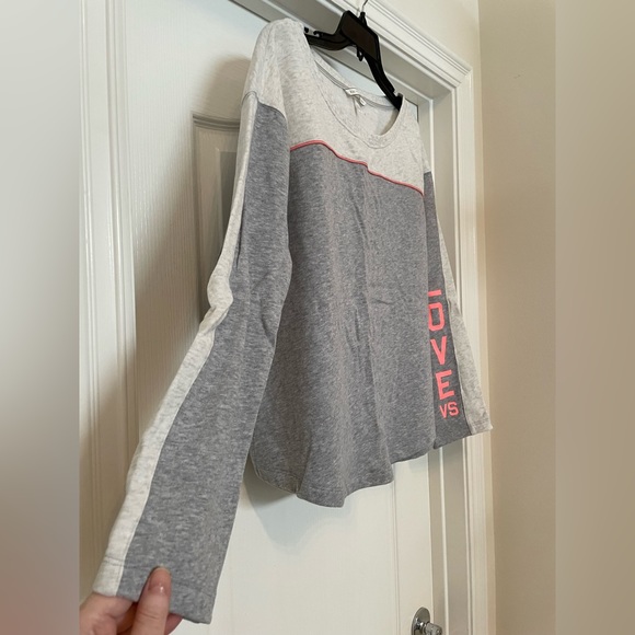 Victoria’s Secret long sleeve sweatshirt size Large in 2tone greys - Picture 4 of 7